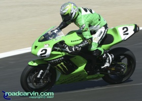 2007 AMA Supersport - Jamie Hacking T8a Setup: Jamie Hacking transferring his weight to setup for turn 8a in the AMA Supersport race.